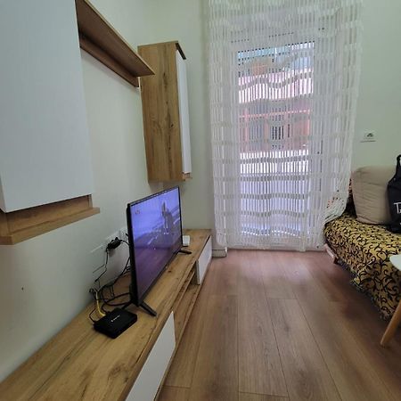 Апартаменты Ajla Komuna Apartament Тирана Экстерьер фото