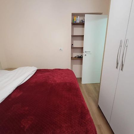 Апартаменты Ajla Komuna Apartament Тирана Экстерьер фото