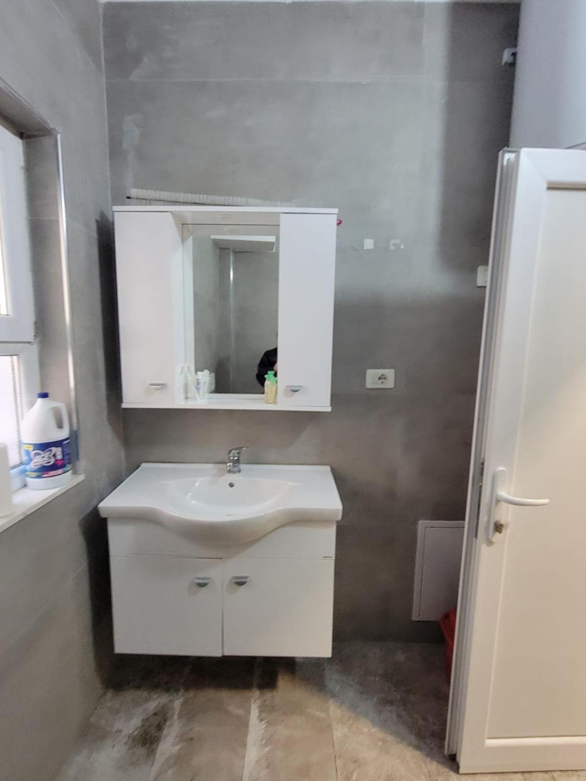 Апартаменты Ajla Komuna Apartament Тирана Экстерьер фото