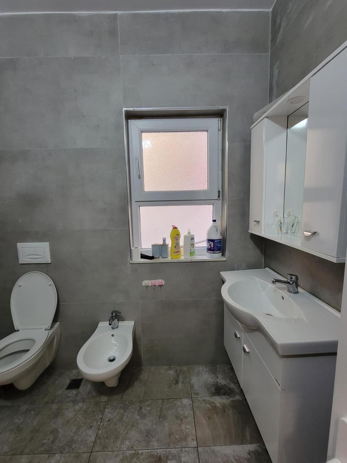 Апартаменты Ajla Komuna Apartament Тирана Экстерьер фото