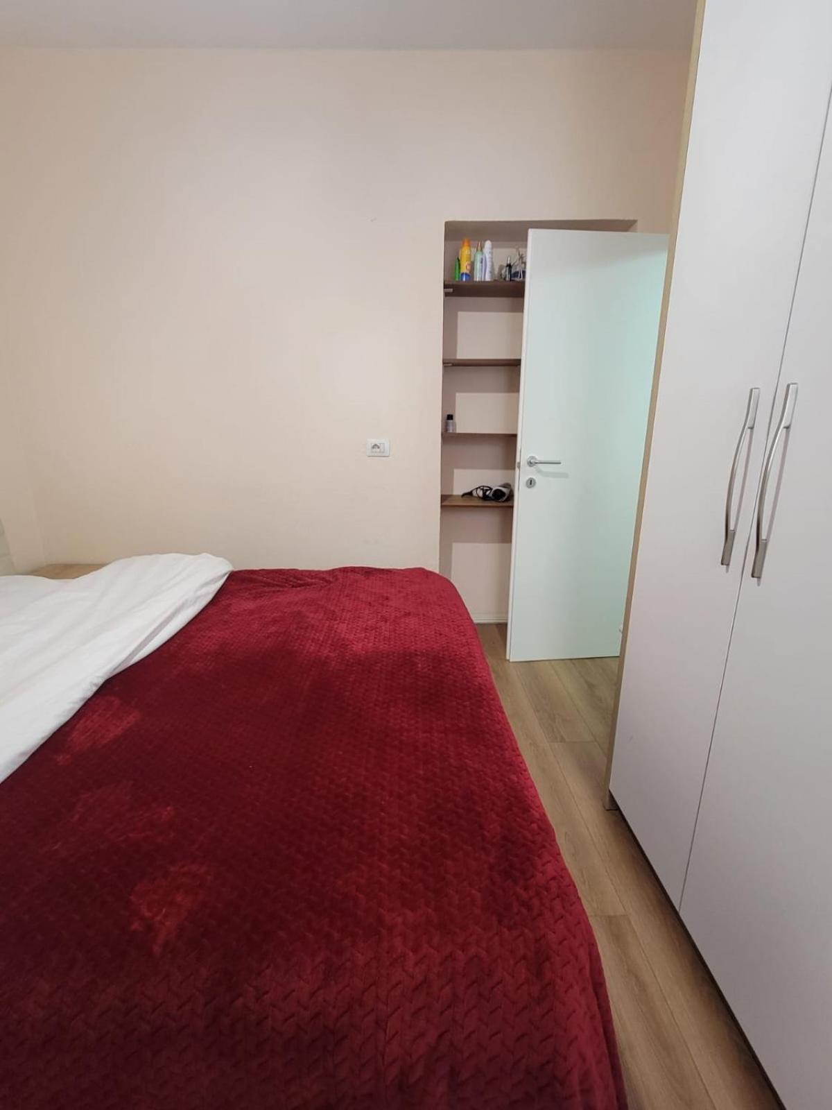 Апартаменты Ajla Komuna Apartament Тирана Экстерьер фото