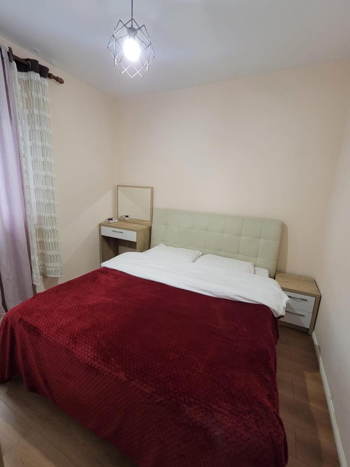 Апартаменты Ajla Komuna Apartament Тирана Экстерьер фото
